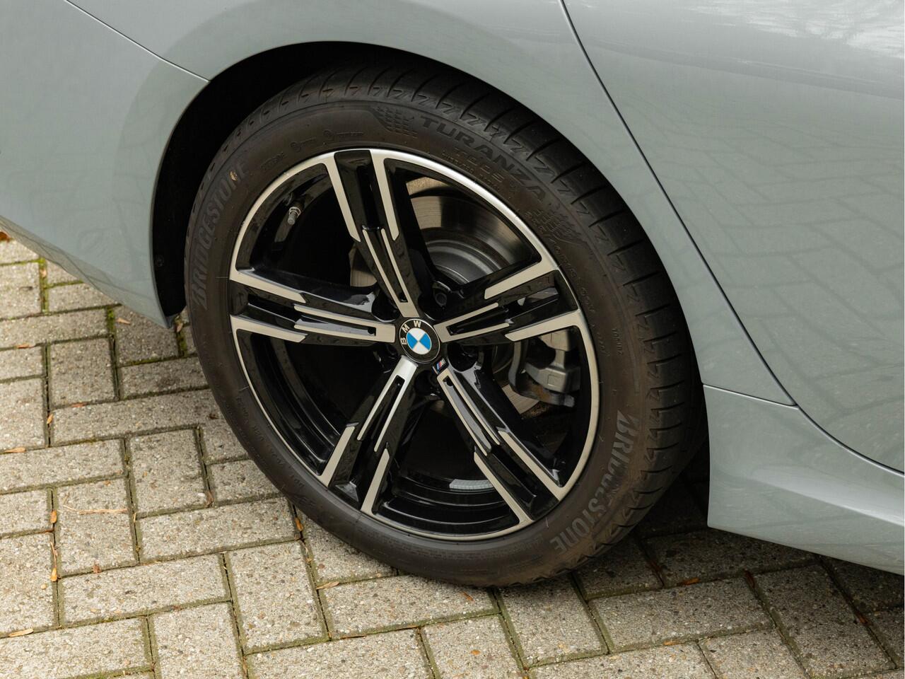 BMW 3-SERIE 320i M-Sport - Active Cruise Control - Stoelverwarming - Camera - Hifi