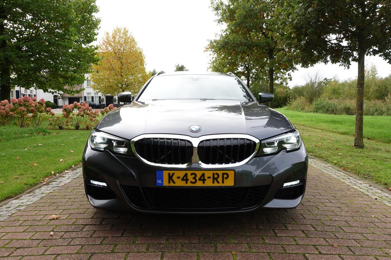 BMW 3-SERIE Touring 320i High Executive M-SPORT | Pano | LED | CarPlay | Stoelverw. | Elektr. klep | Camera |