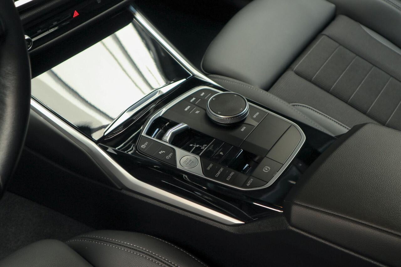 BMW 3-SERIE Touring 320i HUD Matrix LED ACC Elektr. trekhaak Elektr. achterklep Leer Navi Camera Climate (3-zone) Sportstoelen PDC LM velgen BTW auto