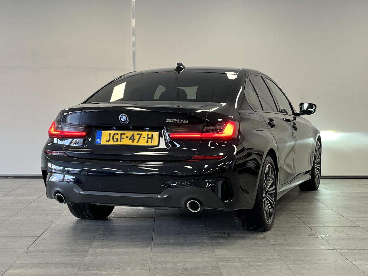 BMW 3-SERIE 320e M-sport | soH 95,6 % | LASER LIGHT | CARPLAY | CAMERA | LEER/ALCANTARA |
