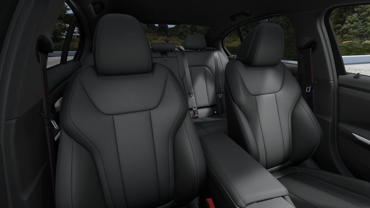 BMW 3-SERIE 330e High Executive M Sport Automaat / Sportstoelen / Adaptieve LED / Comfort Access / Parking Assistant Plus / Stoelverwarming / Stuurverwarming