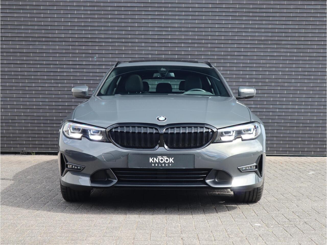 BMW 3-SERIE Touring Executive Sport Line Automaat / Live Cockpit Professional / Trekhaak / Panoramadak / Apple CarPlay / 18 Inch / Hifi / LED / Shadow Line