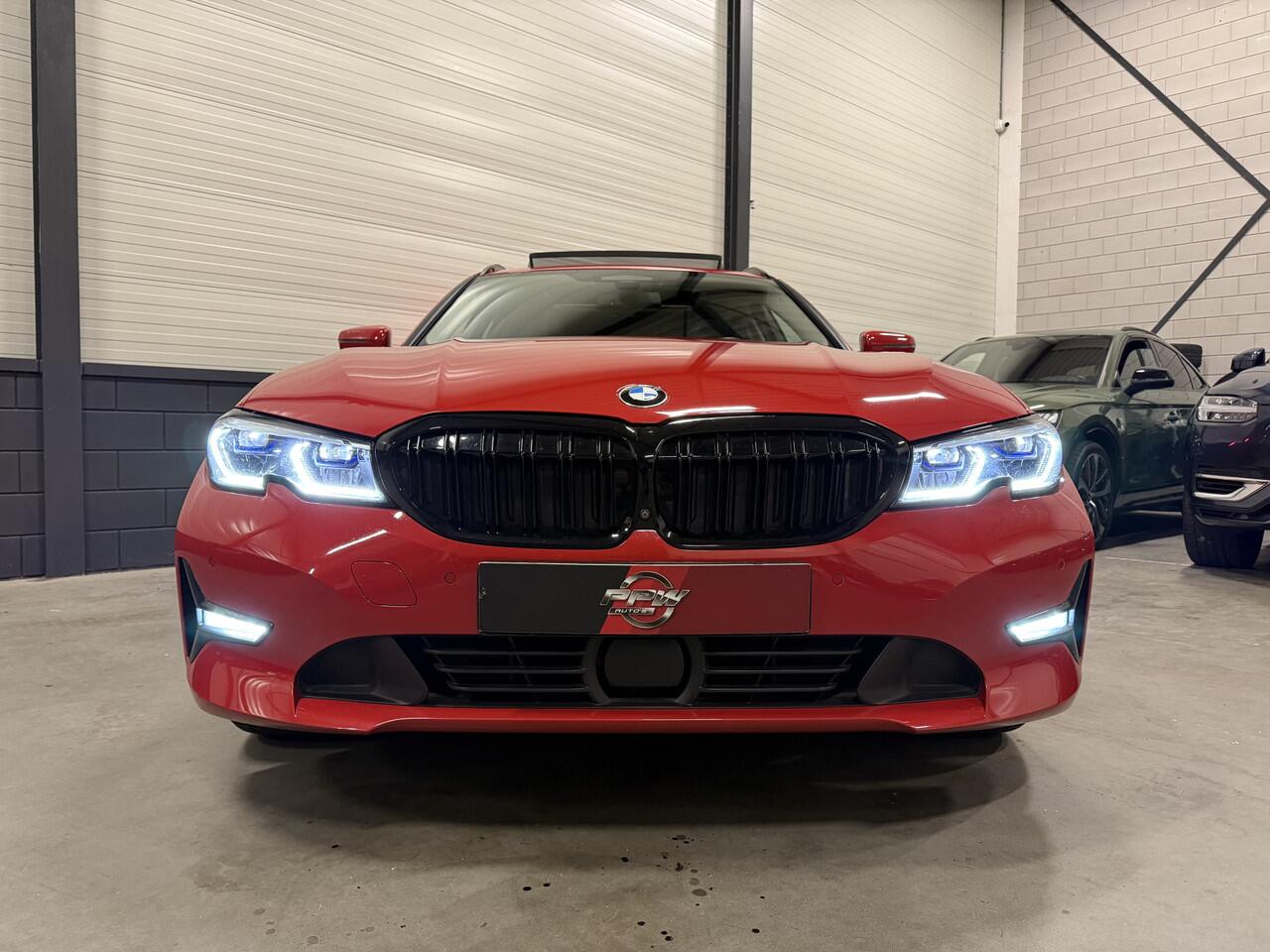 BMW 3-SERIE Touring 330e High Exe 87DKM/PANO/LASER/TREKHAAK/HEAD-UP/H&K/ACC/360CAMERA/LEER-SPORT/18"/SHADOW-LINE/MELBOURNE-RED METALLIC/NET OH BEURT GEHAD BIJ BMW DEALER