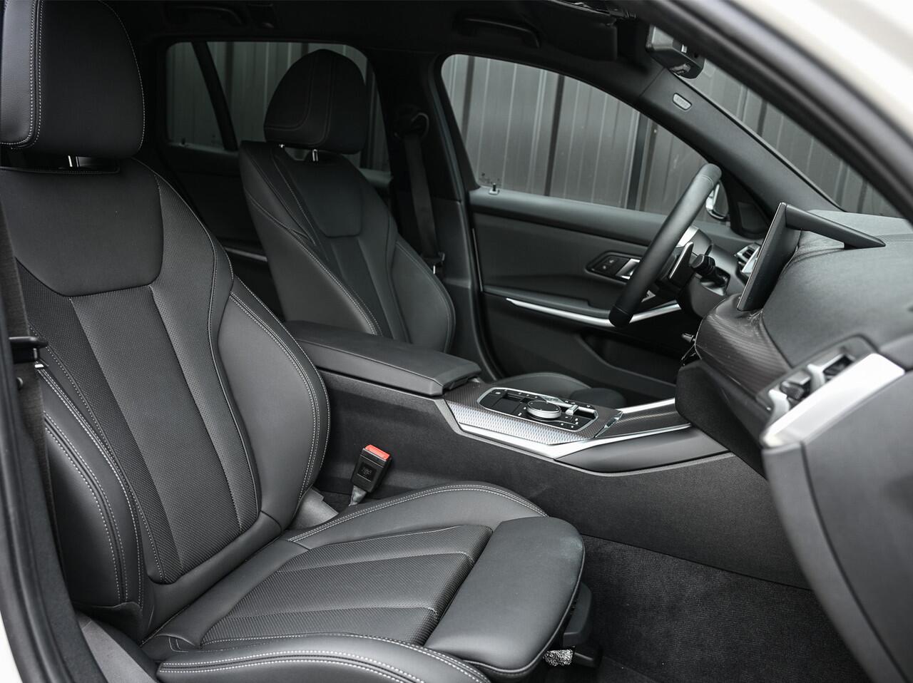 BMW 3-SERIE Touring 330e xDrive M-SPORT | FACELIFT | ACCU 19,5 kWh | ACTIVE CRUISE | HIFI AUDIO | CAMERA | FULL-LED | STUUR- EN STOELVERWARMING | EL. TREKHAAK