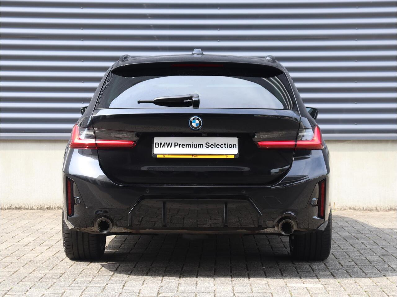 BMW 3-SERIE Touring 320e | High Executive | M Sportpakket | Panodak | Hi-Fi | Getint Glas | 19'' LMV