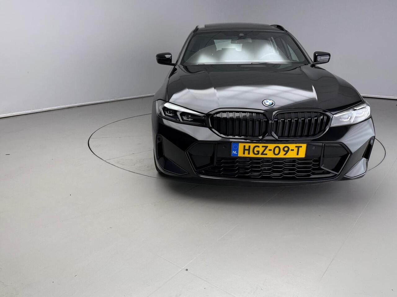 BMW 3-SERIE Touring 330e xDrive | M-Sportpakket | LED | Leder | Navigatie | Schuifdak | trekhaak | Stoelverwarming | DAB | Alu 19 inch