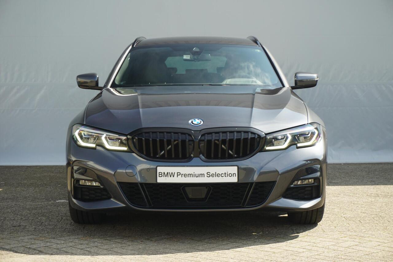 BMW 3-SERIE Touring 330e M Sportpakket 19'' / Laserlight / Head-Up Display / Koplampen Shadow Line
