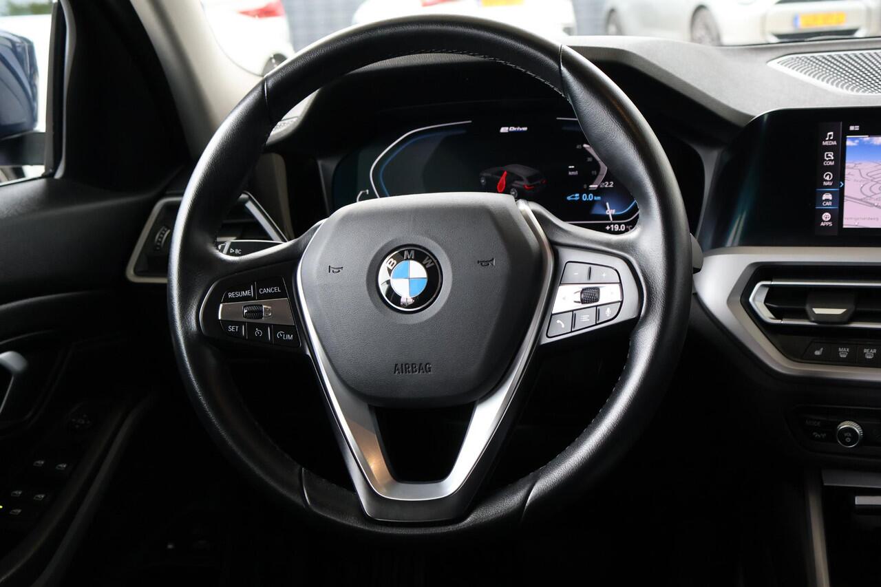 BMW 3-SERIE Touring 320e | High Executive | Voorstoelen Verwarmd | Parkeersensoren achter |