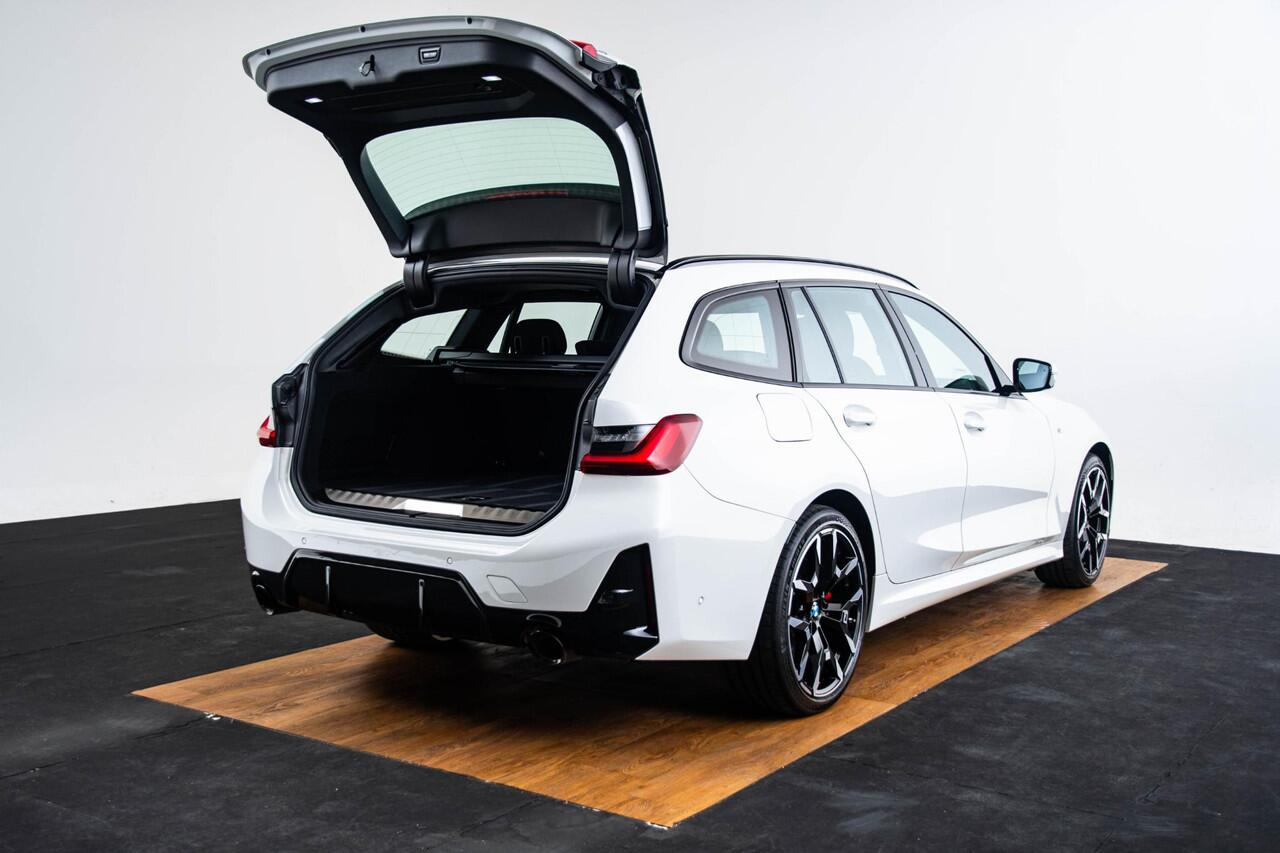 BMW 3-SERIE Touring 330e Long Range - M Sport Pro - Trekhaak - Panoramadak - Parking/Driving Assistant - Elektrisch verstelbare/verwarmde stoelen - Hifi - Comfort Access