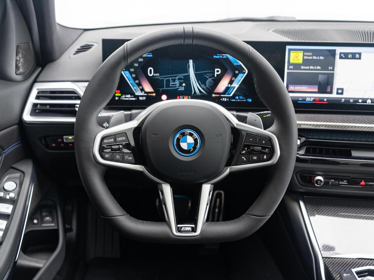 BMW 3-SERIE Sedan 330e | M Sportpakket Pro | Verwarmd Stuurwiel | Comfort Access | Achteruitrijcamera | Schuif-/kanteldak | Stoelverwarming | Harman Kardon | Trekhaak