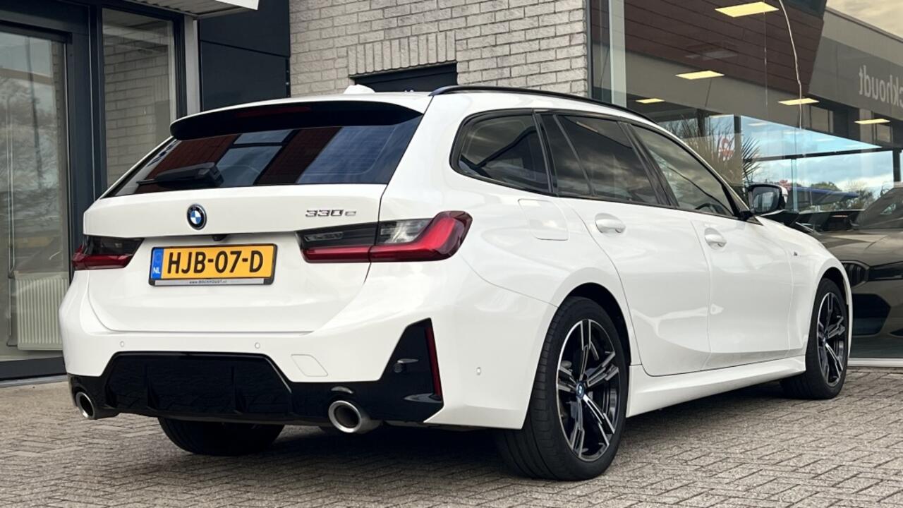 BMW 3-SERIE Touring 330e M-Sport | Navi | Camera | Stoel-Stuurverwarming