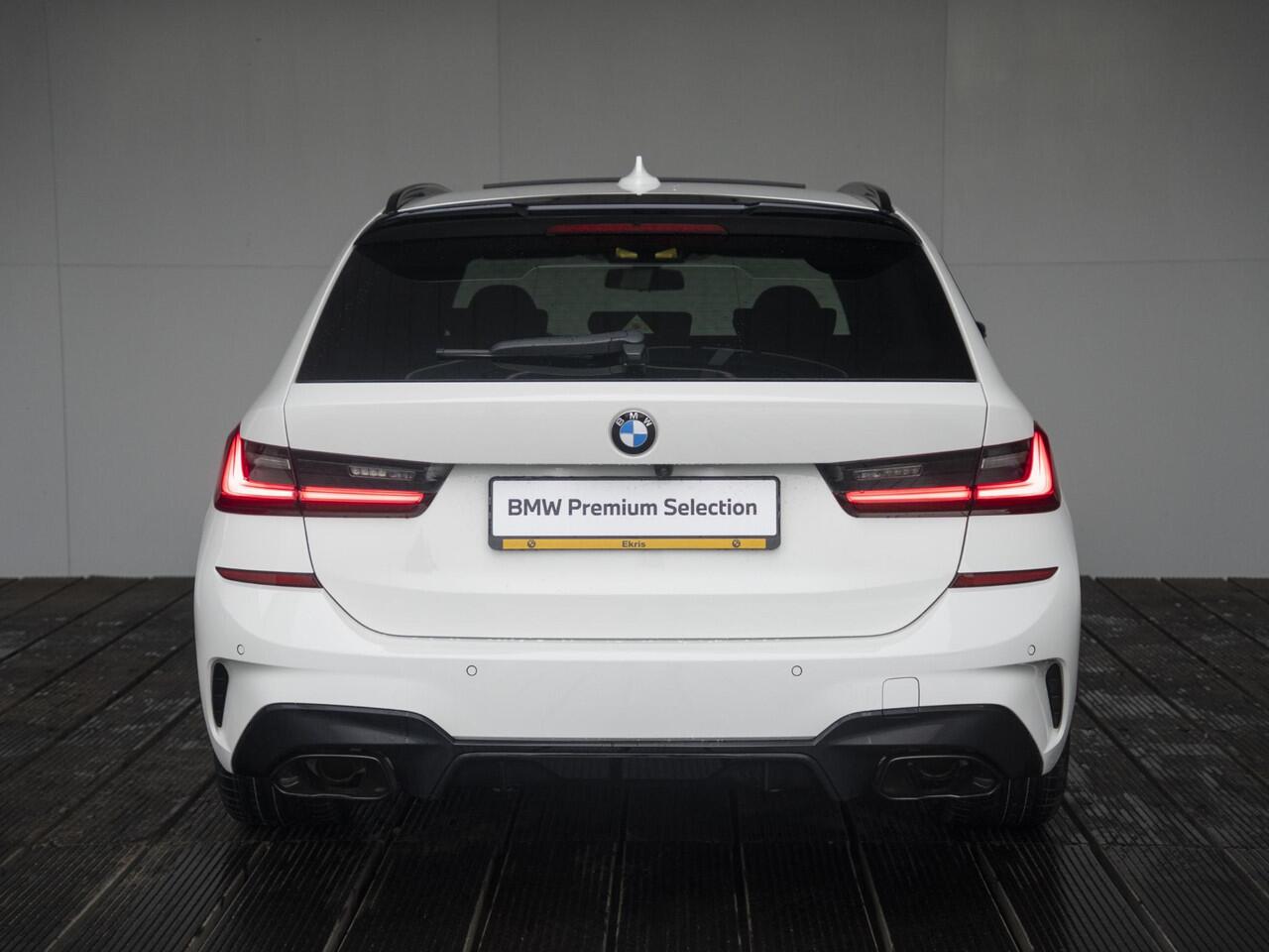 BMW 3-SERIE Touring M340i xDrive | Innovationspakket | Verwarmd Stuurwiel | Comfort Access | Panoramadak | Stoelverwarming | Laserlight | Head-Up Display | Harman Kardon | 19''