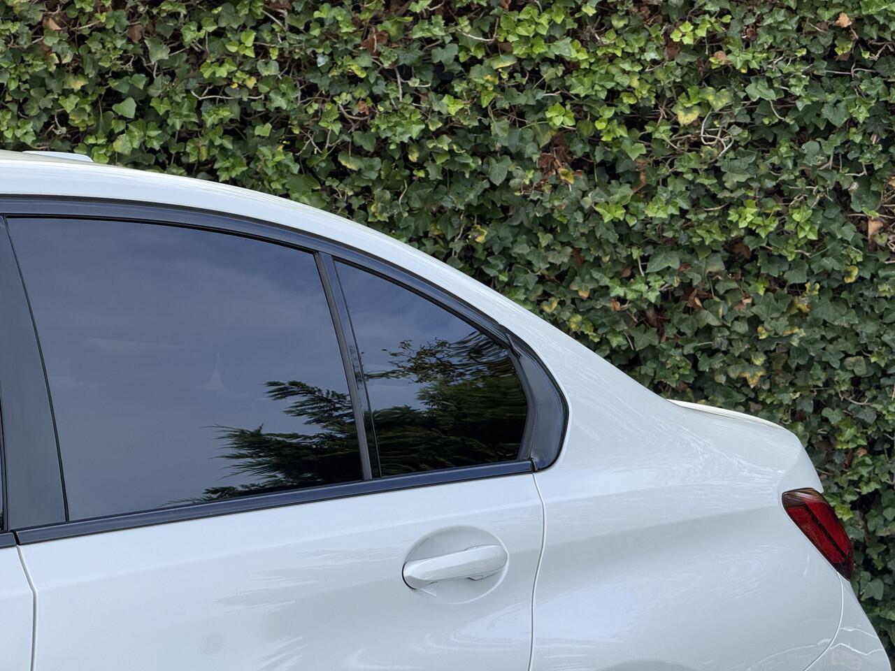 BMW 3-SERIE 330e | NW Model | M-Sport | 18'' | Schuif-/Kanteldak | Camera | Elek. Trekhaak | HiFi