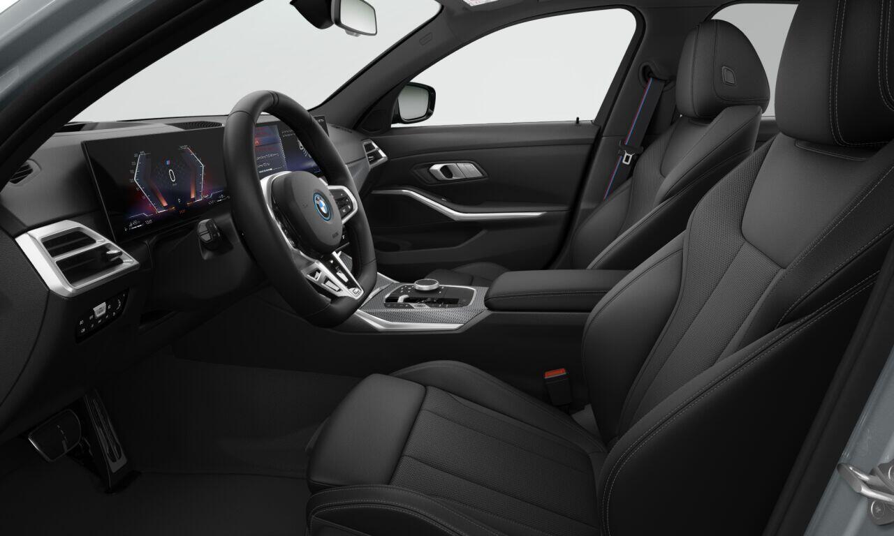BMW 3-SERIE 330e | 19 Inch | M-Sportpakket Pro | Innovation Pack | Comfort Pack | Panoramadak