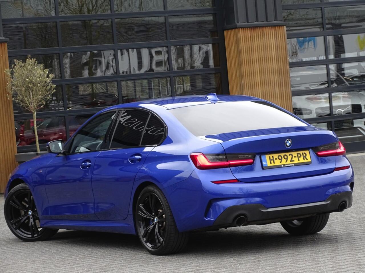 BMW 3-SERIE 320i 184PK automaat / M-Sport / Harman Kardon *NAP*