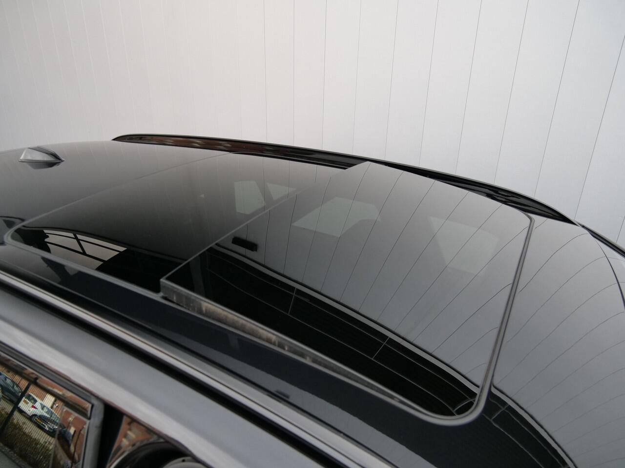 BMW 3-SERIE Touring 330e 292 Pk Automaat M Sportpakket Pro Schuifdak / Apple Carplay / Head-Up / Keyless