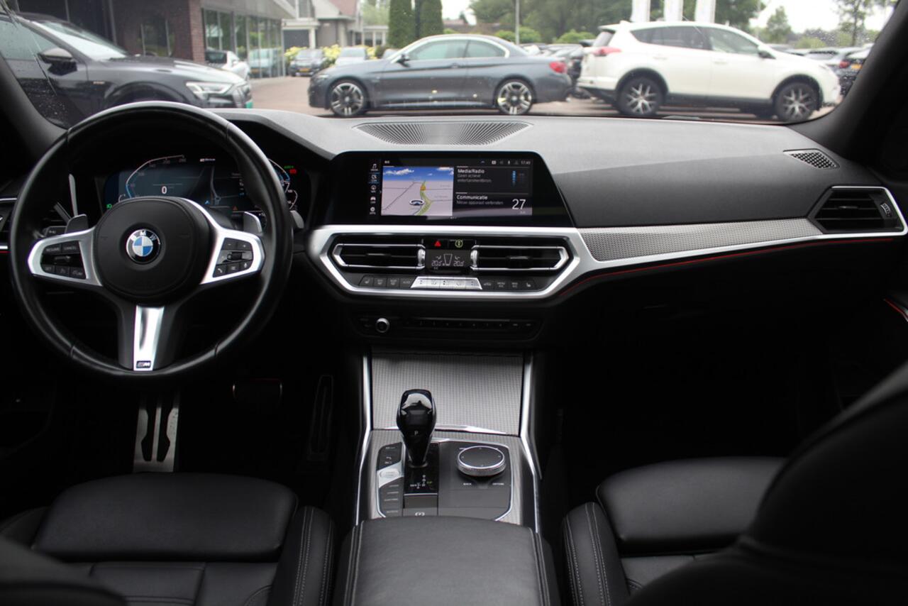BMW 3-SERIE 320e Business Ed. M Sport / Camera / Leder / Harman Kardon / 19'' / CarPlay / DAB / Cruise Control