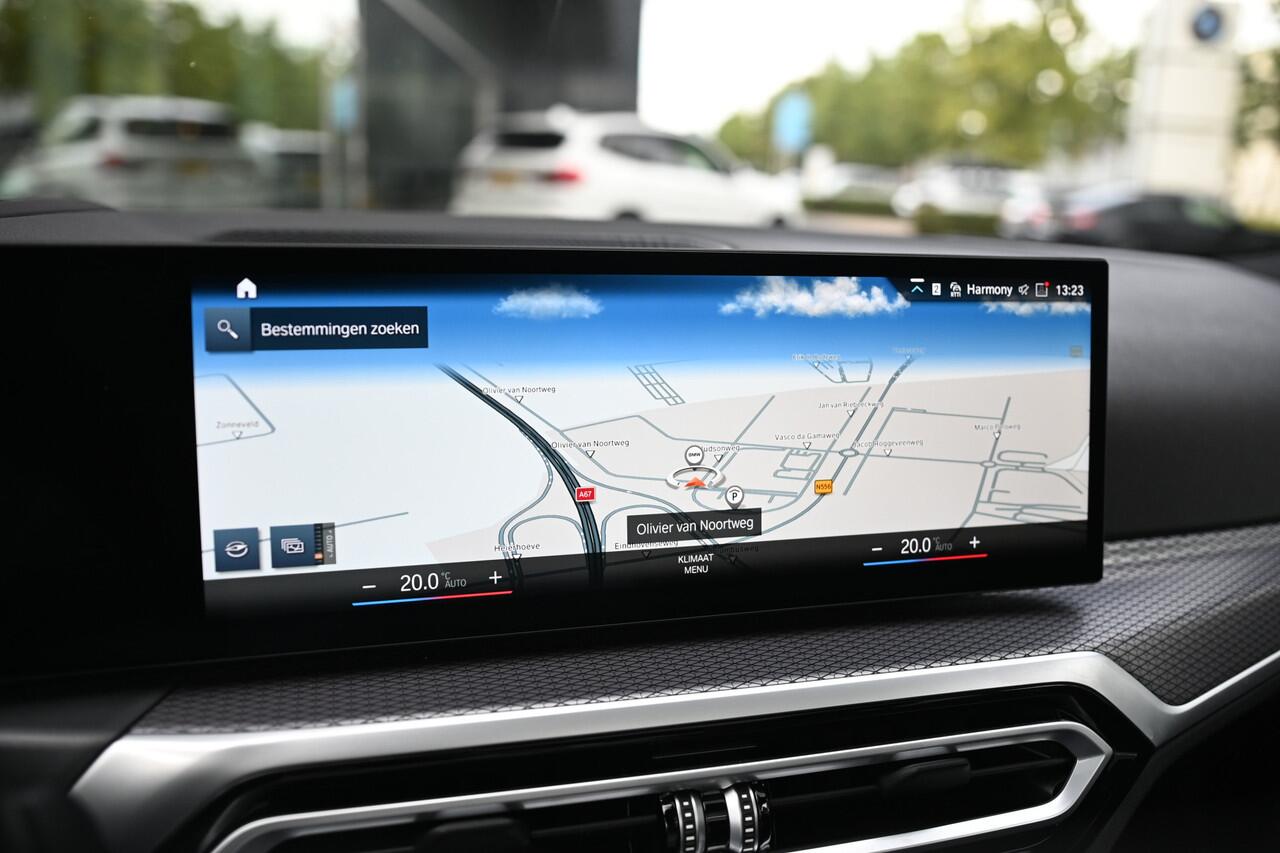 BMW 3-SERIE Touring 330i M Sport Automaat / Panoramadak / Sportstoelen / Adaptieve LED / Achteruitrijcamera / M Sportonderstel / Parking Assistant / Live Cockpit Professional