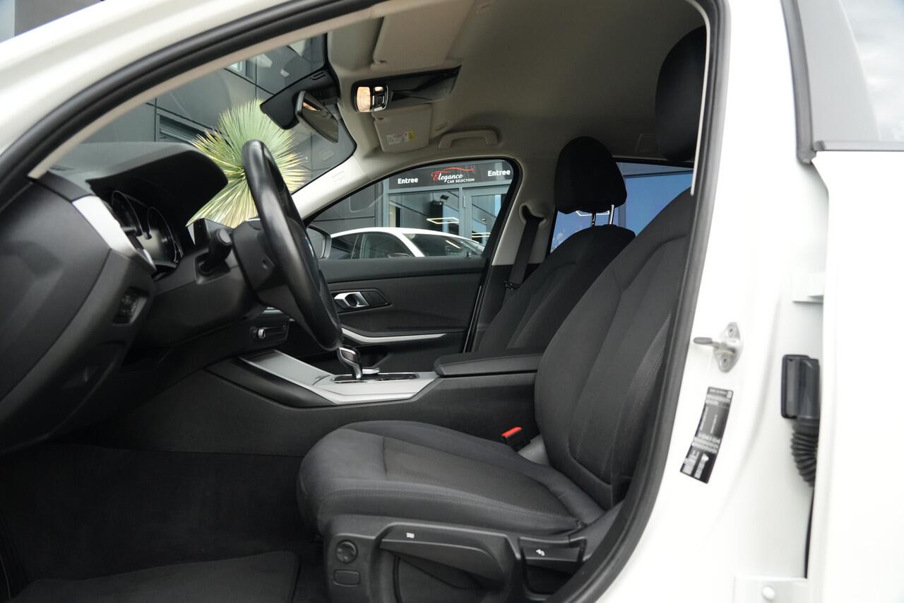 BMW 3-SERIE Touring 318i M Sportline Executive 157pk Navigatie/Stoelverwarming/PDC