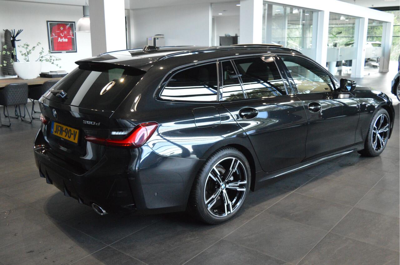 BMW 3-SERIE Touring 320d M-Sportpakket pano camera led 18 inch 190 pk !!