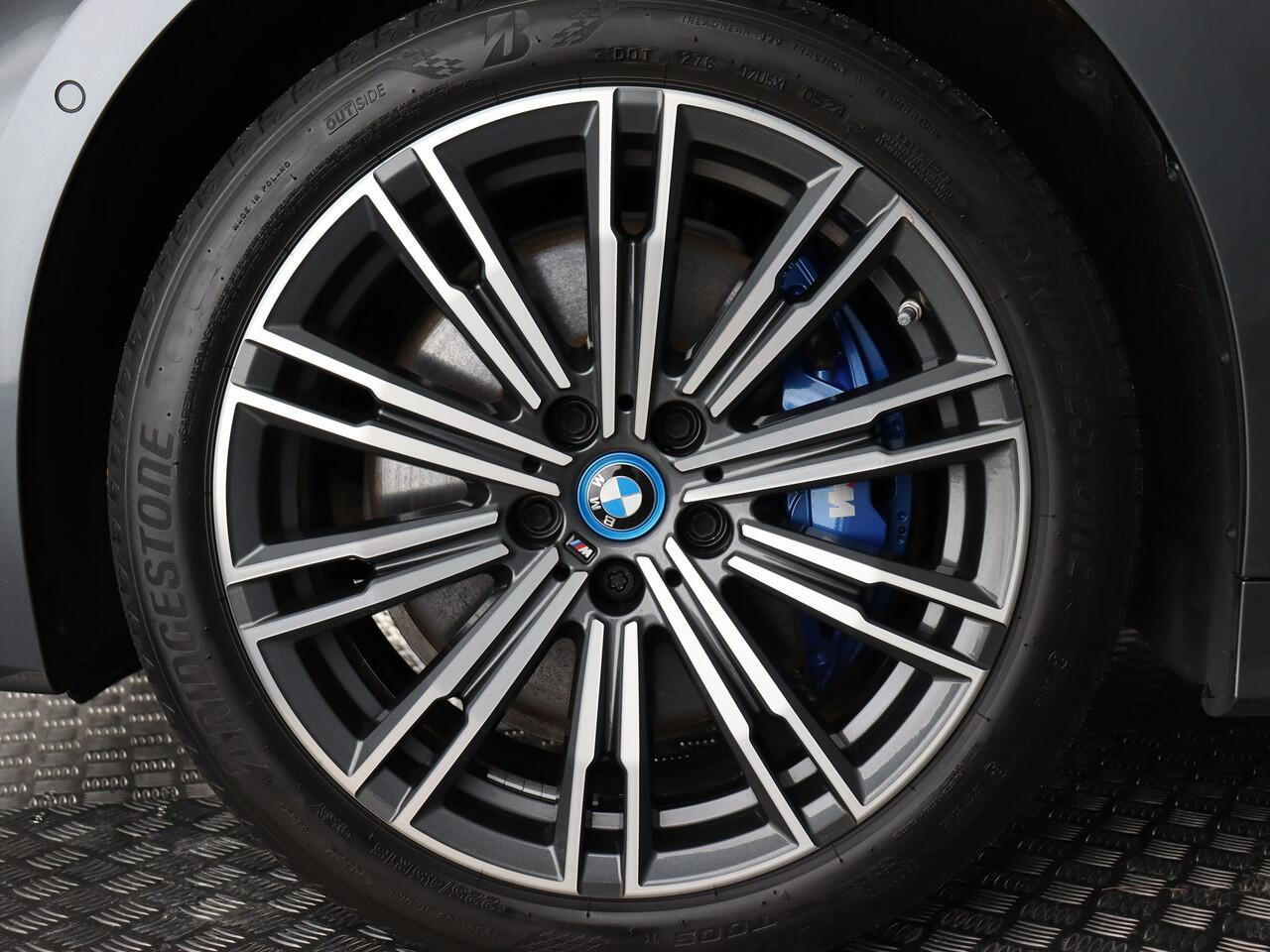 BMW 3-SERIE Touring 330e Business Edition + M Sport (Pano / Navi / Cruise / Camera / Carplay)