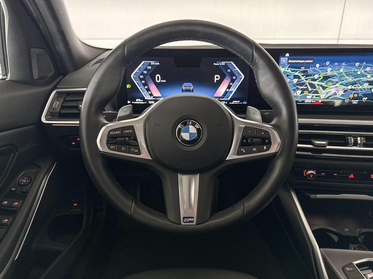 BMW 3-SERIE Sedan 318i | M-Sport | Travel Pack | Entertainment Pack | Schuif-/kanteldak | Selections