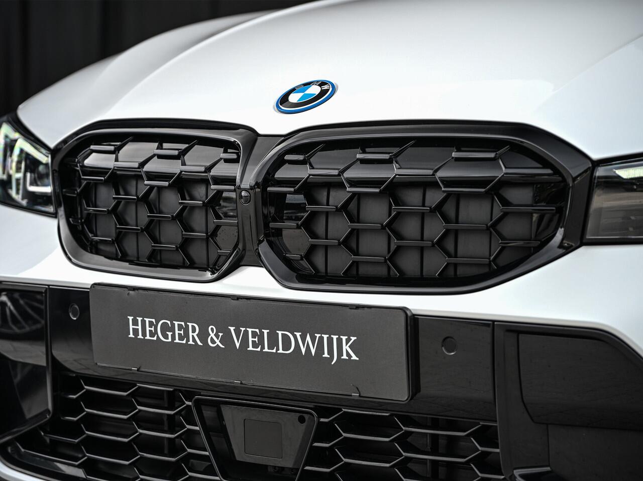 BMW 3-SERIE Touring 330e xDrive M-SPORT | FACELIFT | ACCU 19,5 kWh | ACTIVE CRUISE | ELEKTR. TREKHAAK | HIFI AUDIO | SHADOW LINE | CAMERA | FULL-LED | STUUR- EN STOELVERWARMING