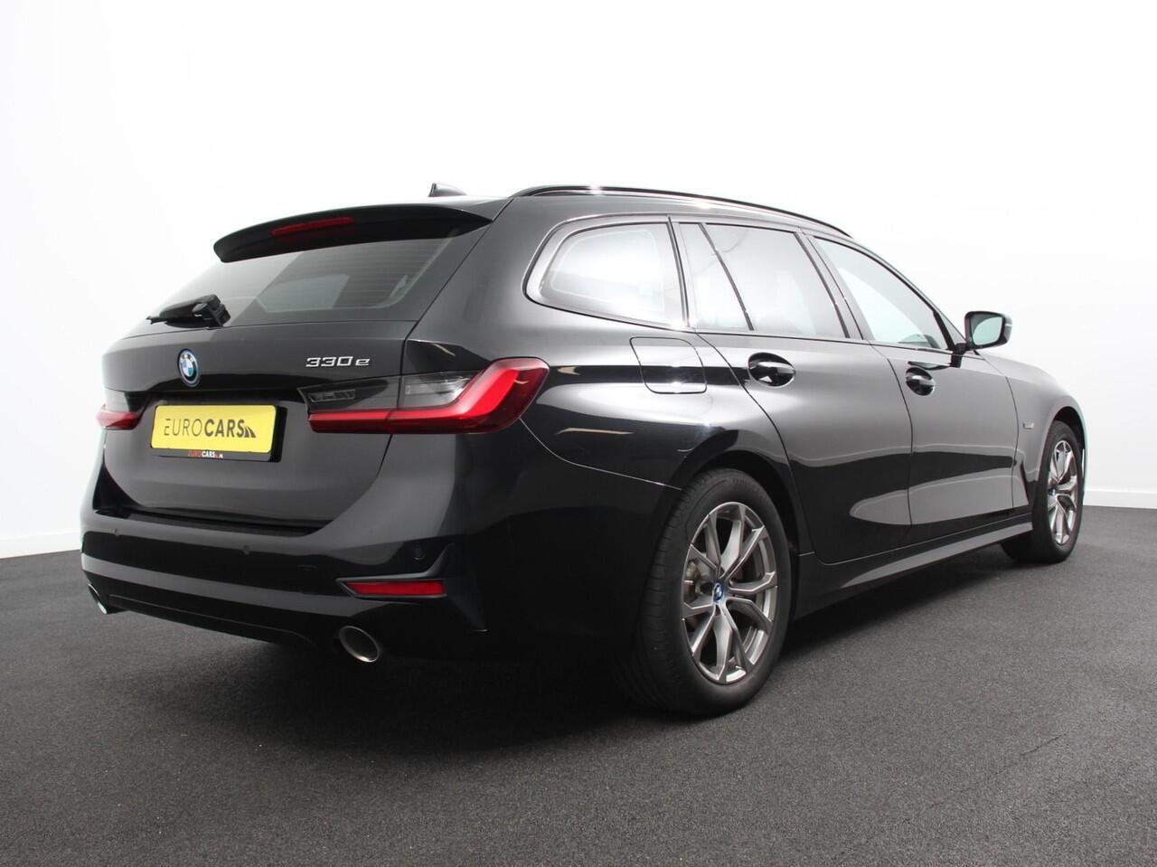 BMW 3-SERIE Touring 330e Touring Sportline PHEV AUT DEMO! Climate control | Adaptieve cruise control | Parkeersensoren | Navigatie | Sfeerverlichting | Stuur + stoelverwarming | Apple Carplay/ Android Auto