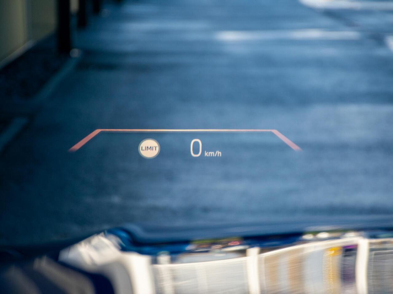 BMW 3-SERIE Touring 330e l M-sport l Long Range l Trekhaak l Schuif-/kantel dak l Adaptive LED l Verwarmd Stuurwiel l Head-Up l