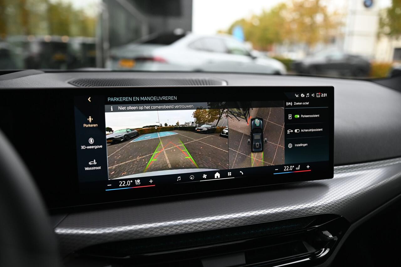 BMW 3-SERIE 330e High Executive M Sport Automaat / Schuif-kanteldak / Sportstoelen / Adaptieve LED / Parking Assistant Plus / Stuurverwarming / Comfort Access