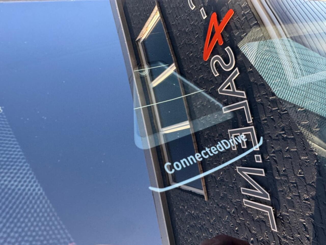 BMW 3-SERIE 318I Touring Autom. Business Edit. + Camera + Led + Navi + D-glas