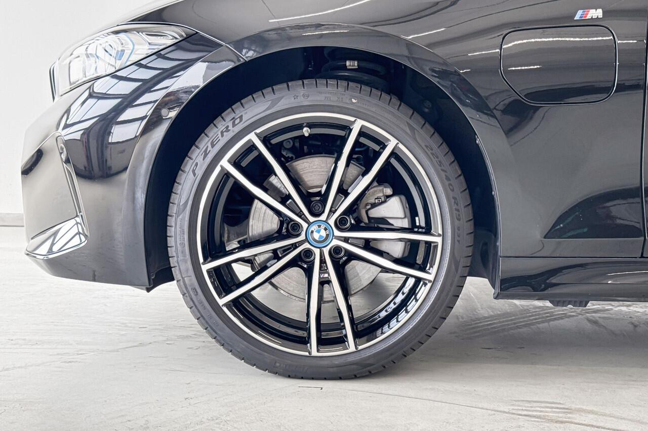 BMW 3-SERIE Touring 330e xDrive Innovation Pack M Sportpakket Aut. | Selections