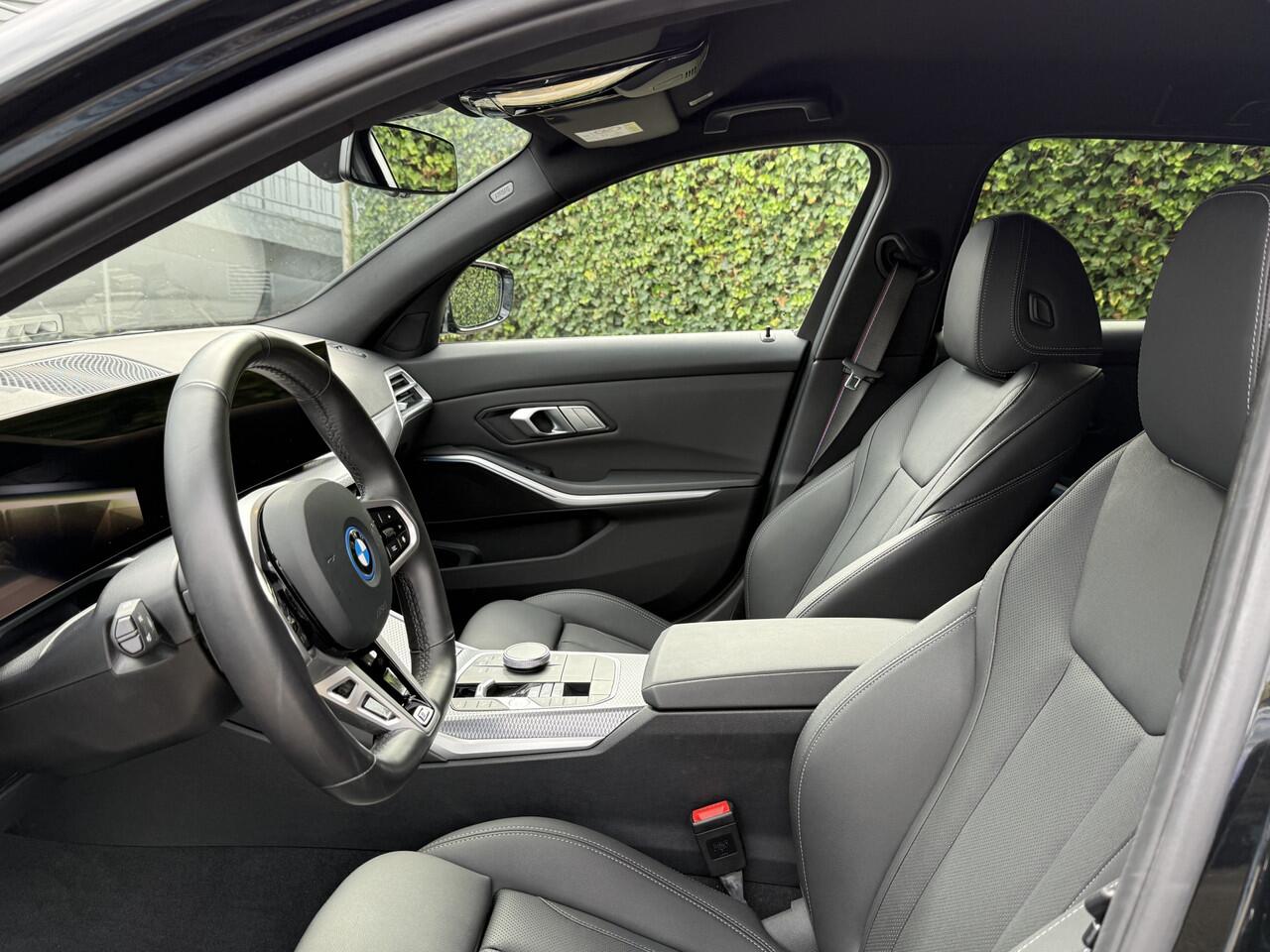 BMW 3-SERIE Touring 330e | M-Sport Pro | HiFi | Camera | 19" |