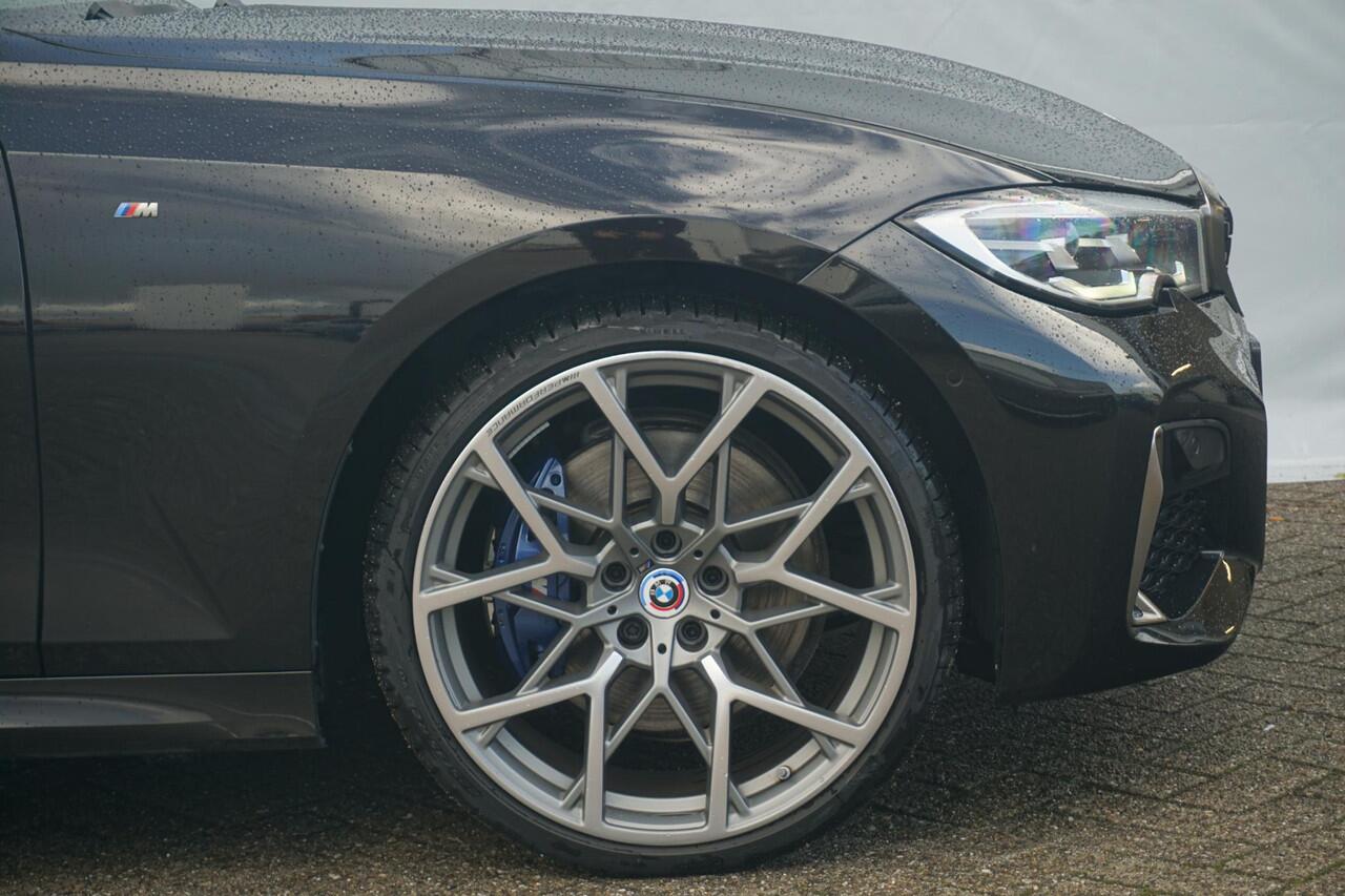 BMW 3-SERIE Touring M340i xDrive High Executive M Sport Plus Pack 19'' / Panoramadak / Harman Kardon / Head-Up Display / Elektrisch verstelbare stoelen / Trekhaak