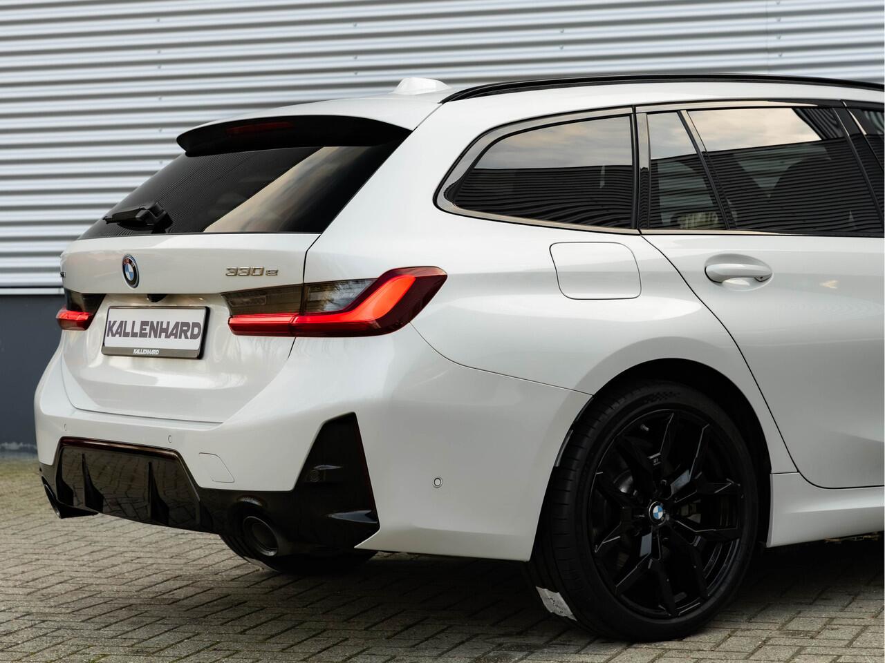 BMW 3-SERIE Touring 330e xDrive - M-Sport - LCI 2 - Memoryzetel - Head-up - Driving + Parking Ass