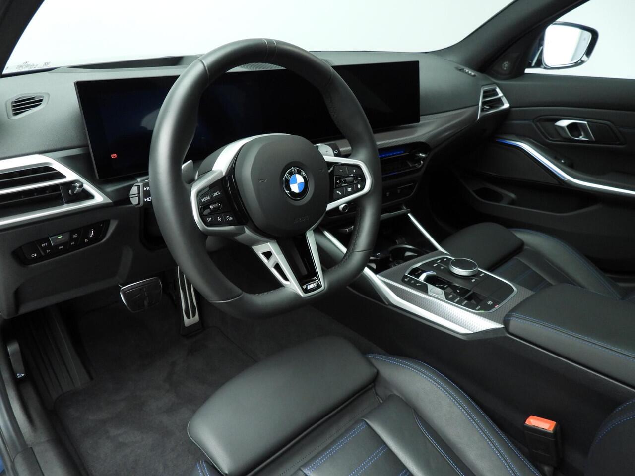 BMW 3-SERIE Touring 330d xDrive | M-Sportpakket | LED | Leder | HUD | Schuifdak | Trekhaak | Elektr. zetels | DAB | Harman-kardon sound | Alu 19 inch