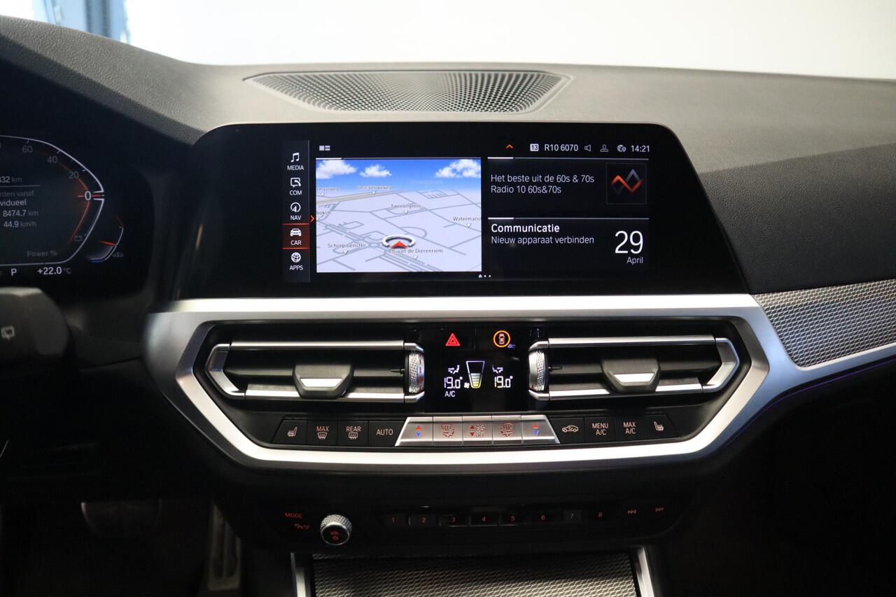 BMW 3-SERIE Touring 320i High Executive Edition Navigatie Full-led CruiseControl Stoelverwarming Sfeerverlichting 24 maanden garantie mogelijk (*vraag naar de voorwaarden)