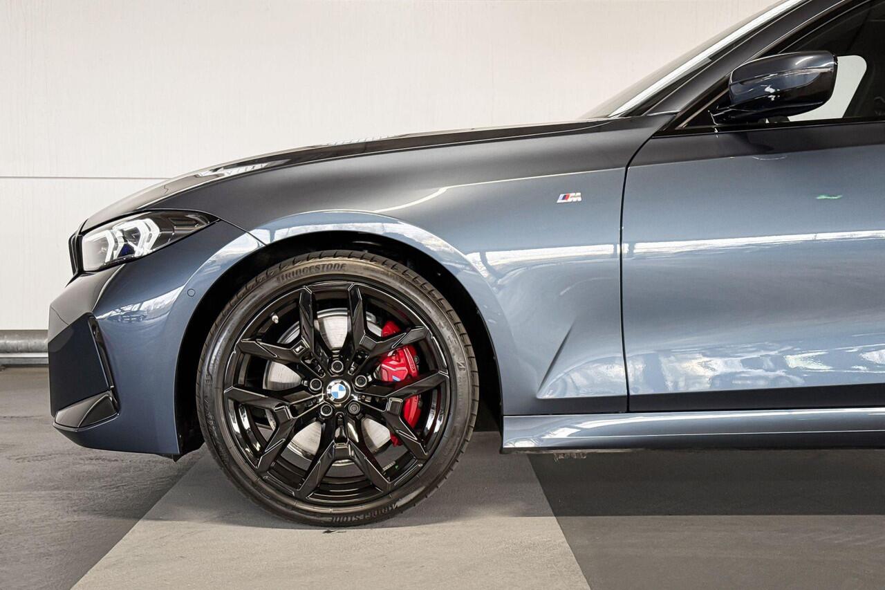 BMW 3-SERIE Sedan 330i xDrive M Sport | Schuifdak | Leder