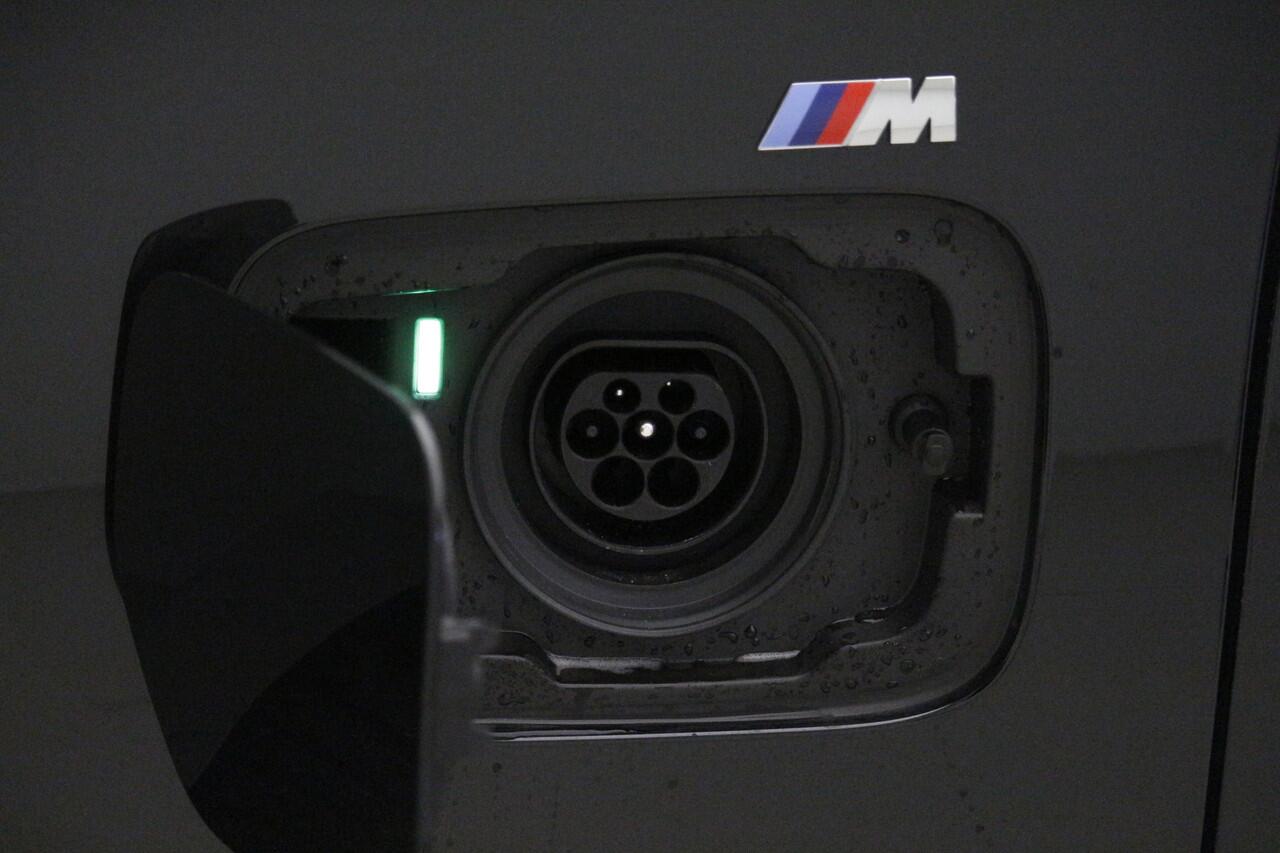 BMW 3-SERIE 320e M-Sport Pro | M Adaptief onderstel | Adaptieve LED koplampen | BSI 3 jr - 40.000 km | Nu voor 41.895,-