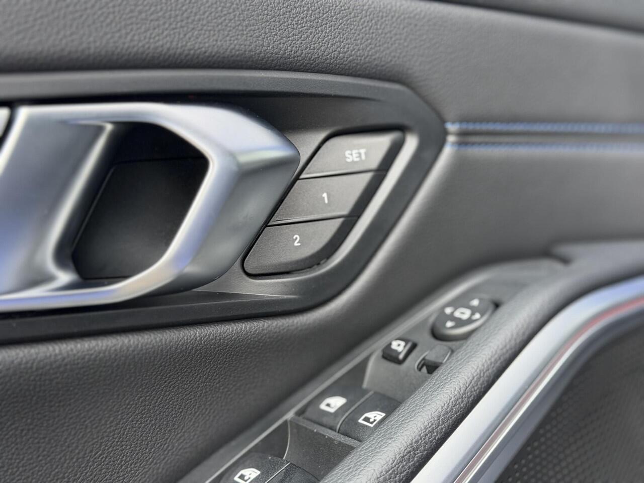 BMW 3-SERIE 320e High Ex. M-Sport Pro LCI|M-Seats|Memory|Ad. M onderstel|19"|Cam|HiFi