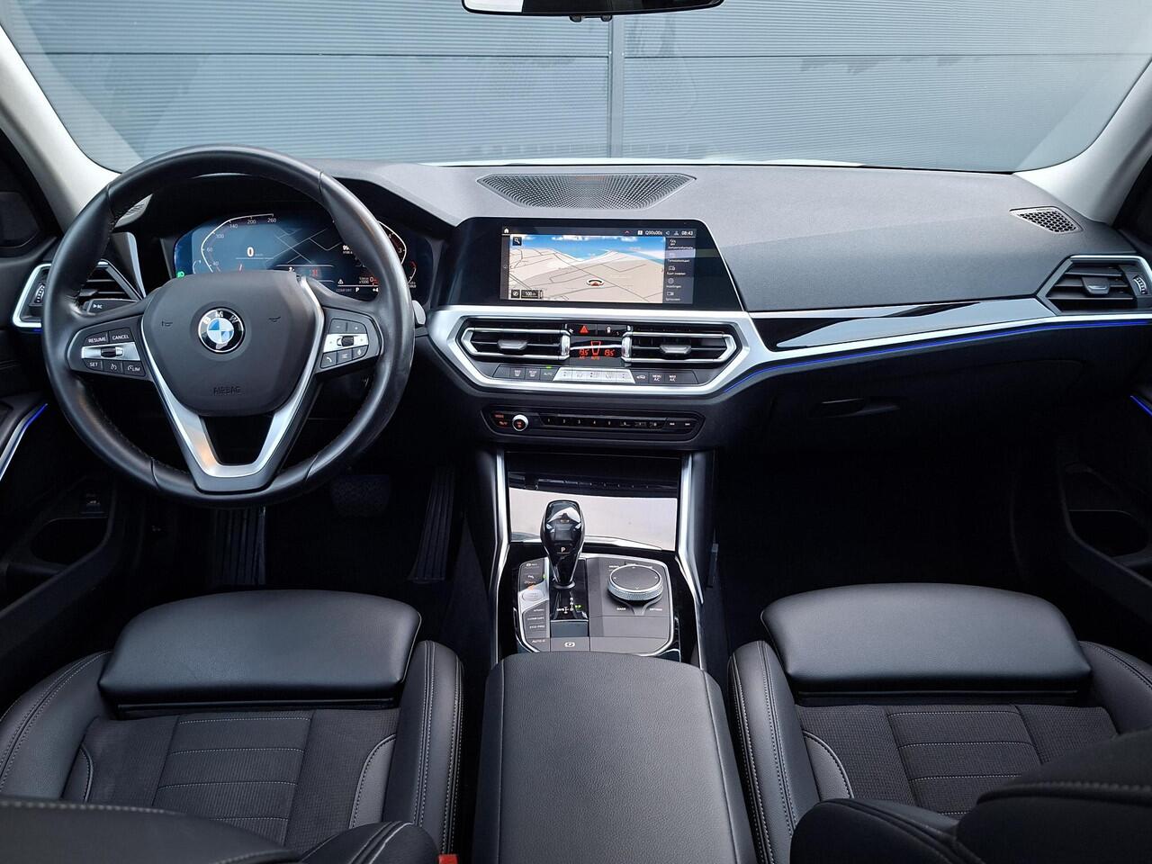 BMW 3-SERIE Touring 320i Executive Edition | Sportline | Pano | Camera