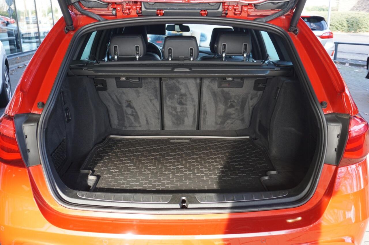 BMW 3-SERIE Touring 318iM Sport Corporate Lease | Navigatie | Leder | Stoelverw.