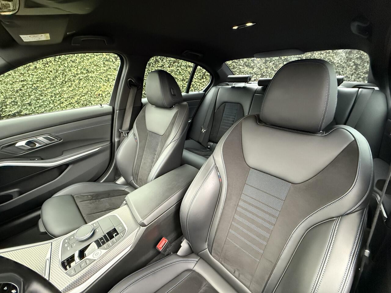 BMW 3-SERIE Sedan 320i | M-Sport | 20'' M-Performance | Sportstoel. | PDC v+a | Getint Glas