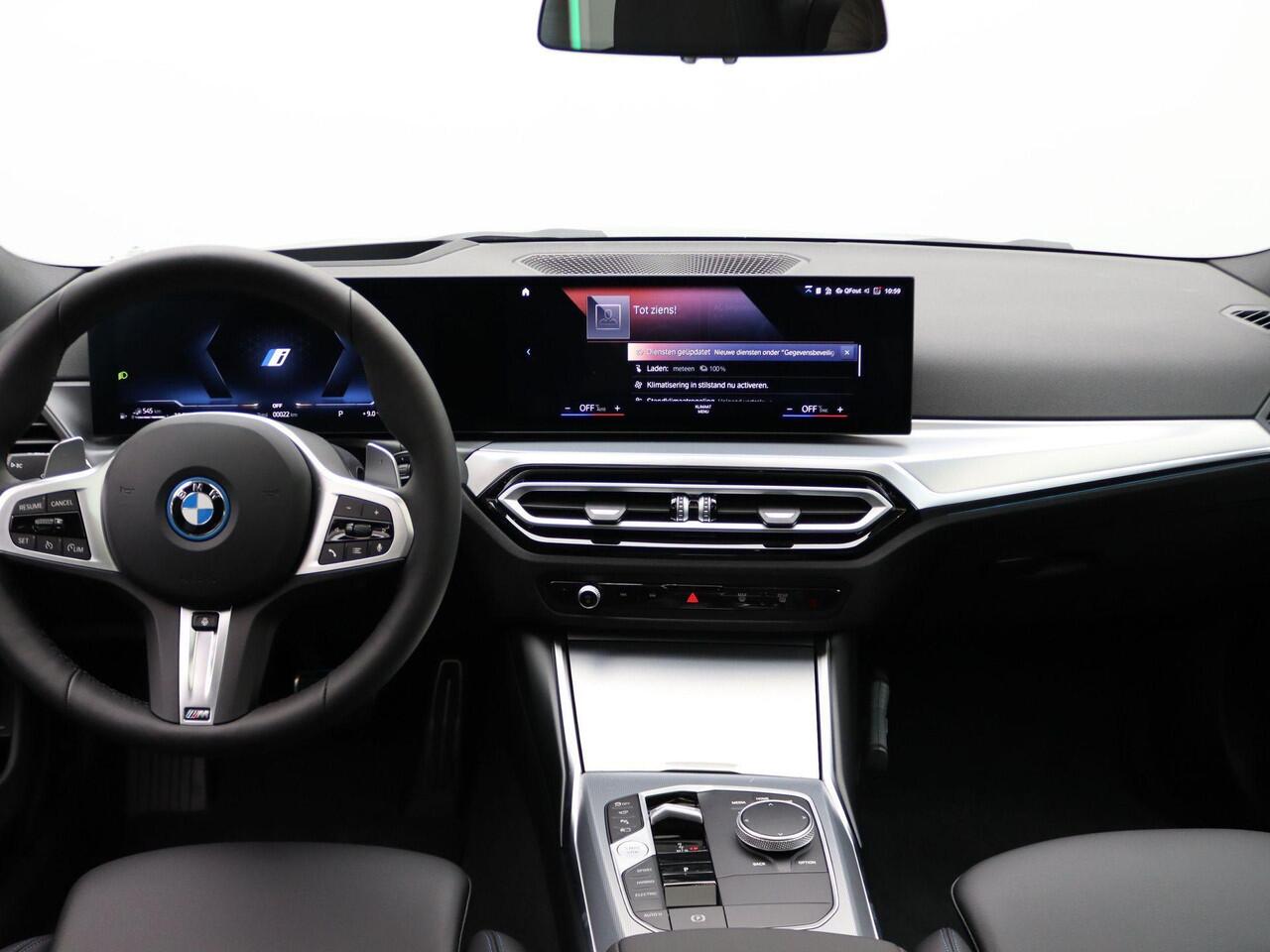 BMW 3-SERIE Sedan 320e M Sportpakket | Travel Pack | Innovation Pack | Entertainment Pack | Stuurwielrand verwarmd | Trekhaak | Schuifdak | 18'' | Ekris Selection