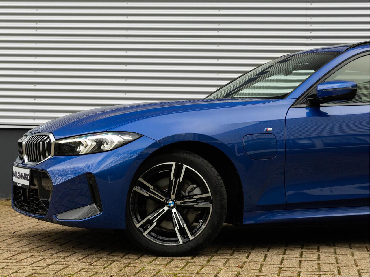 BMW 3-SERIE Touring 330e M-Sport - Pano - Trekhaak - ACC - Hifi - Camera