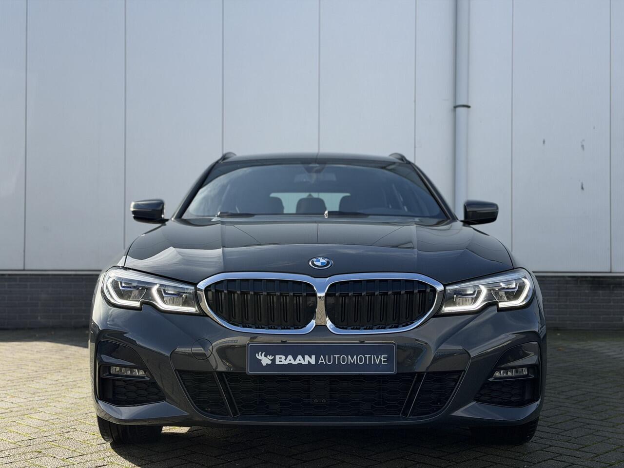 BMW 3-SERIE Touring 330e xDrive M-Sport | Head-up | Trekhaak | Dealer onderhouden