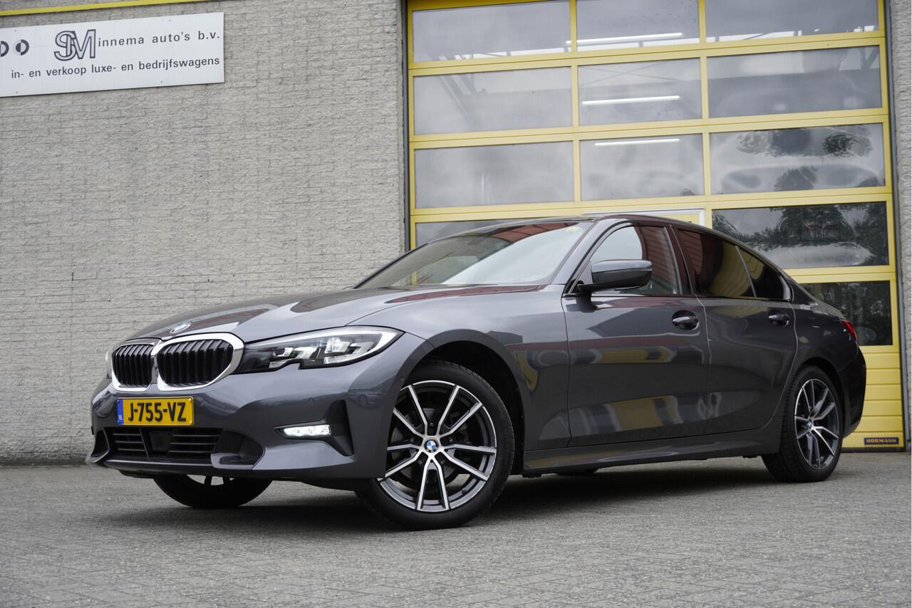 BMW 3-SERIE 318i Automaat! Executive Edition BJ2020 Lmv 18" | Led | Pdc | Navi | Achteruitrijcamera | Dashboard verlichting | Virtual cockpit | Climate control | Adaptieve cruise control | Sportstoelen | Zwarte hemel | Extra getint glas