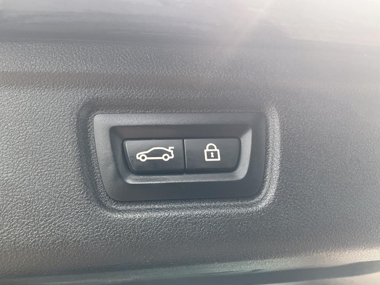 BMW 3-SERIE Touring 318 2.0D 150pk High Executive Harman/Kardon Leder Carplay Led Facelift NL-Auto!