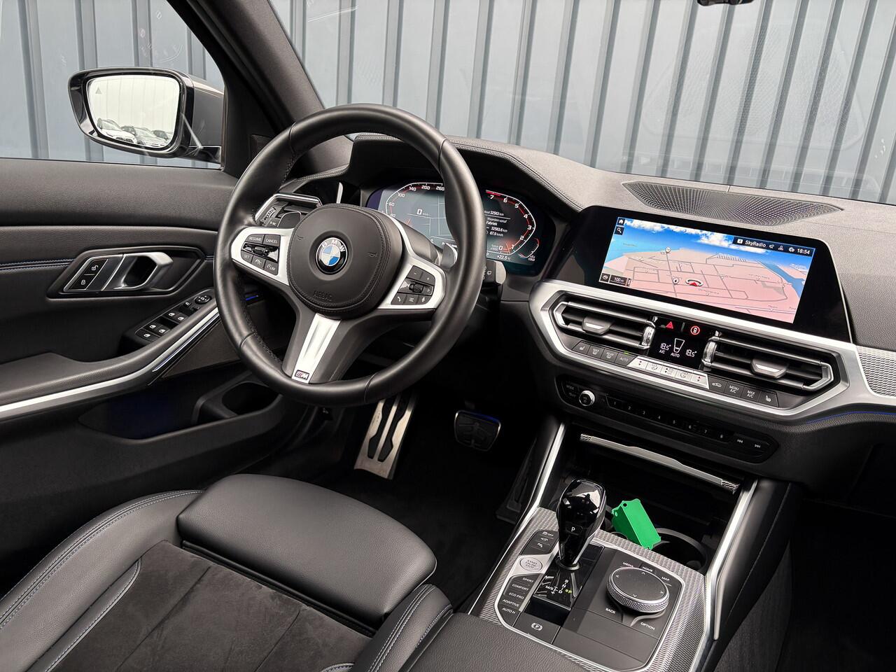 BMW 3-SERIE Touring M340i xDrive | Laser | 360 Camera | Trekhaak | Harman/Kardon | Head Up | Dodehoek sensoren | Prijs Rijklaar!!