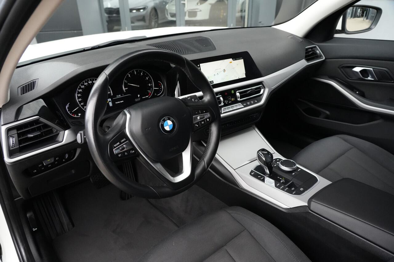 BMW 3-SERIE Touring 318i M Sportline Executive 157pk Navigatie/Stoelverwarming/PDC